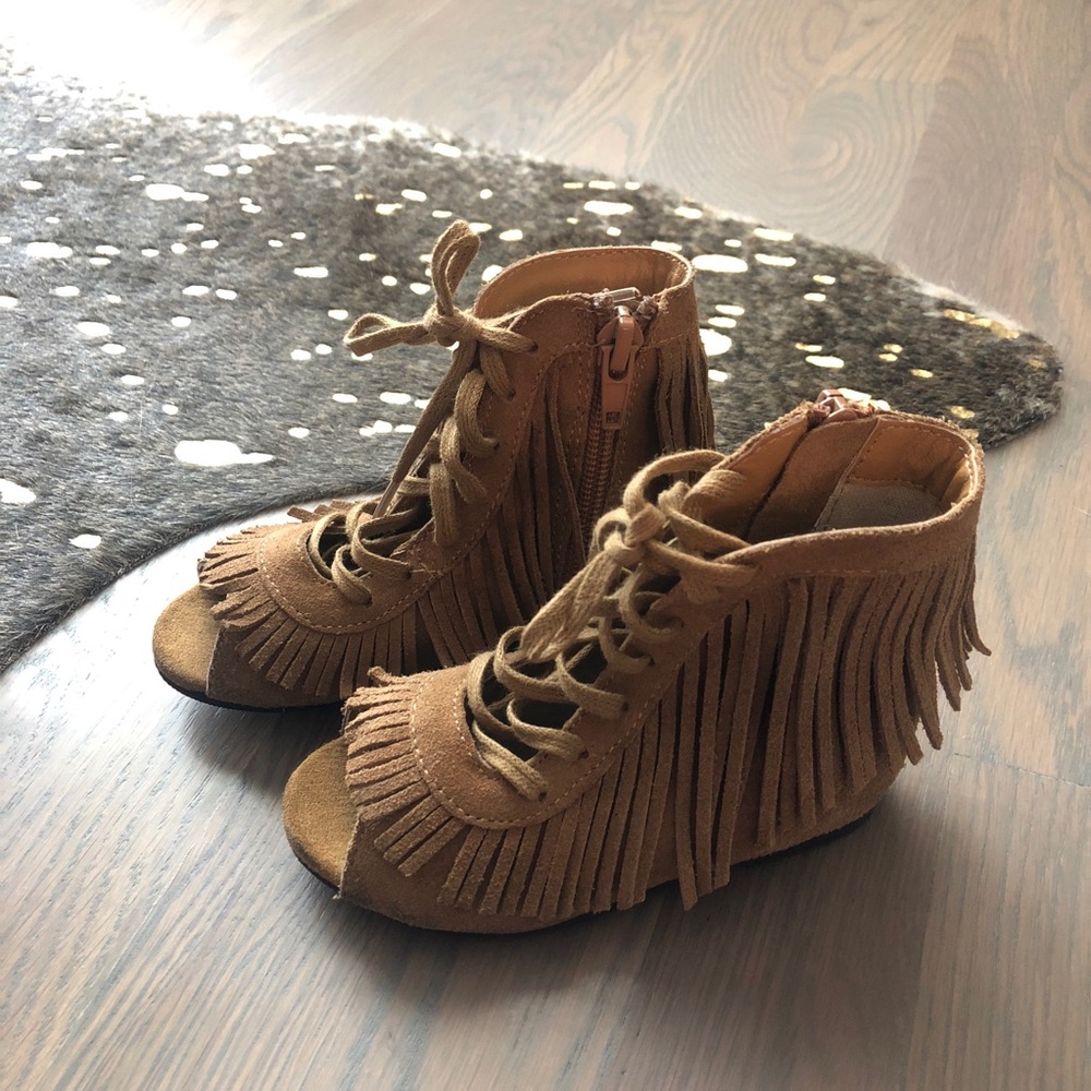 Size 6T Joyfolie Fringe Shoes